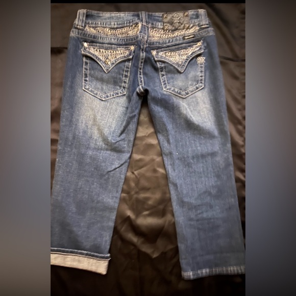 Miss Me Distressed Cropped Jeans - Picture 8 of 9